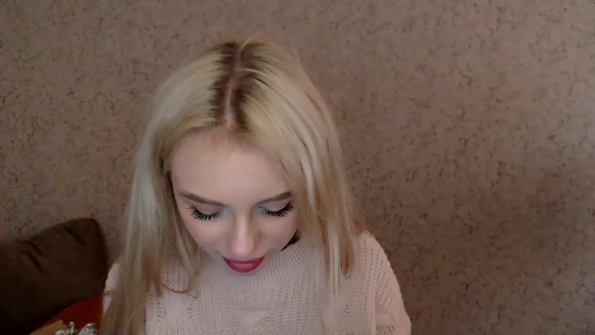 Gallery image thumbnail from Ririma_xo's myfreecams stream on, 12/29/2022, 11:11 image 4 of 20