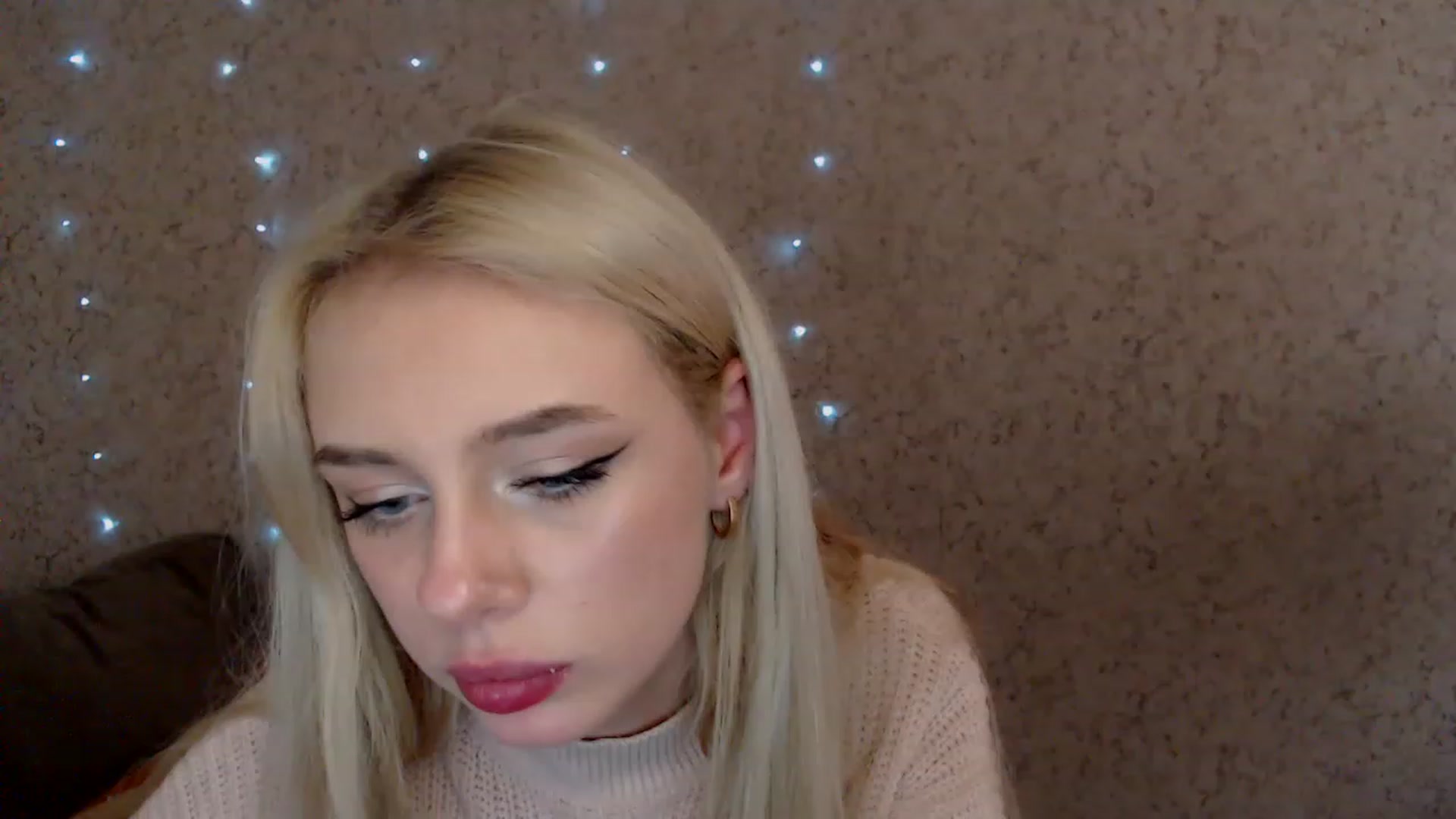 Gallery image thumbnail from Ririma_xo's myfreecams stream on, 12/29/2022, 11:11 image 11 of 20