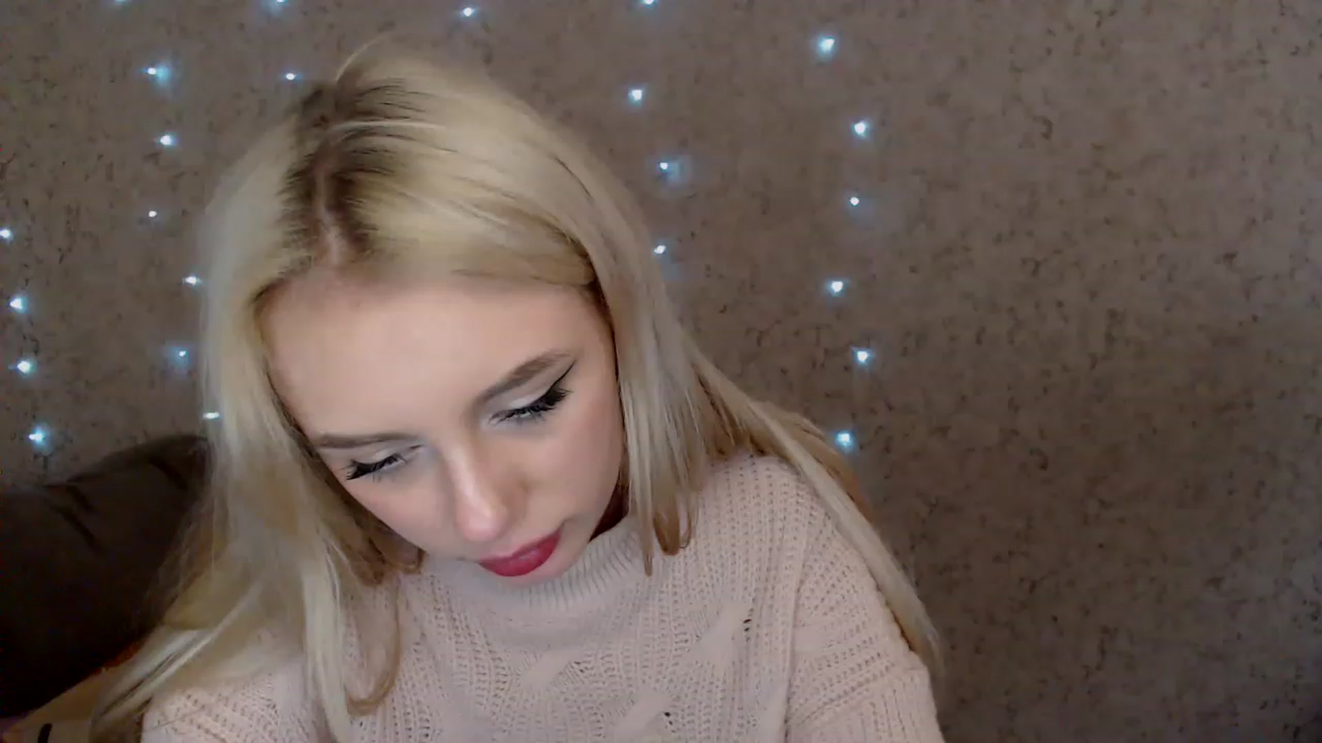 Gallery image thumbnail from Ririma_xo's myfreecams stream on, 12/29/2022, 11:11 image 19 of 20
