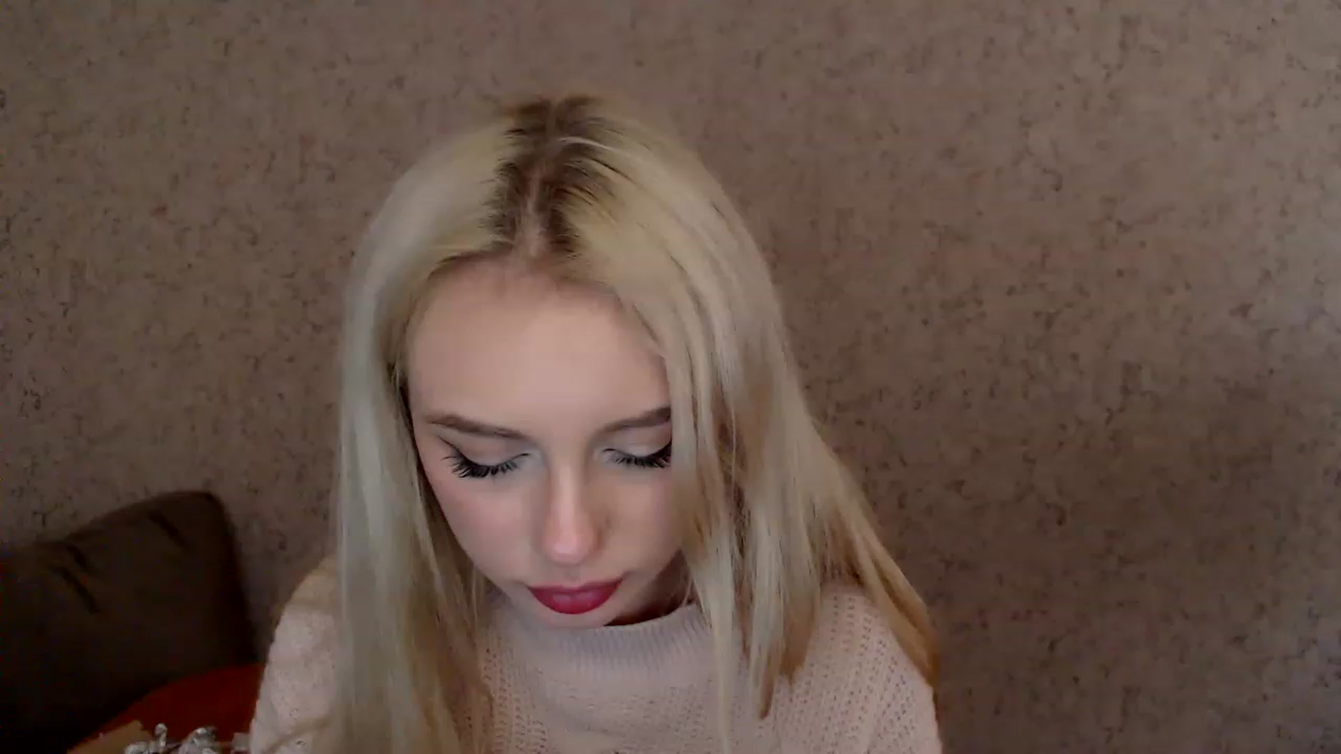 Gallery image thumbnail from Ririma_xo's myfreecams stream on, 12/29/2022, 11:11 image 7 of 20