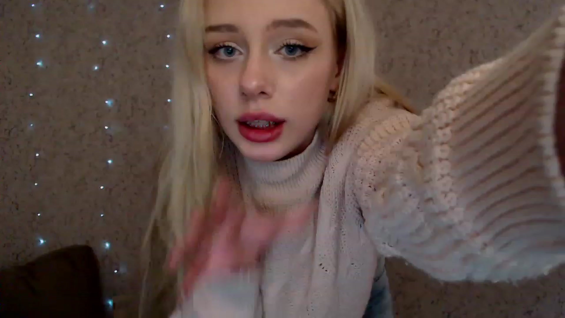 Gallery image thumbnail from Ririma_xo's myfreecams stream on, 12/29/2022, 11:11 image 18 of 20