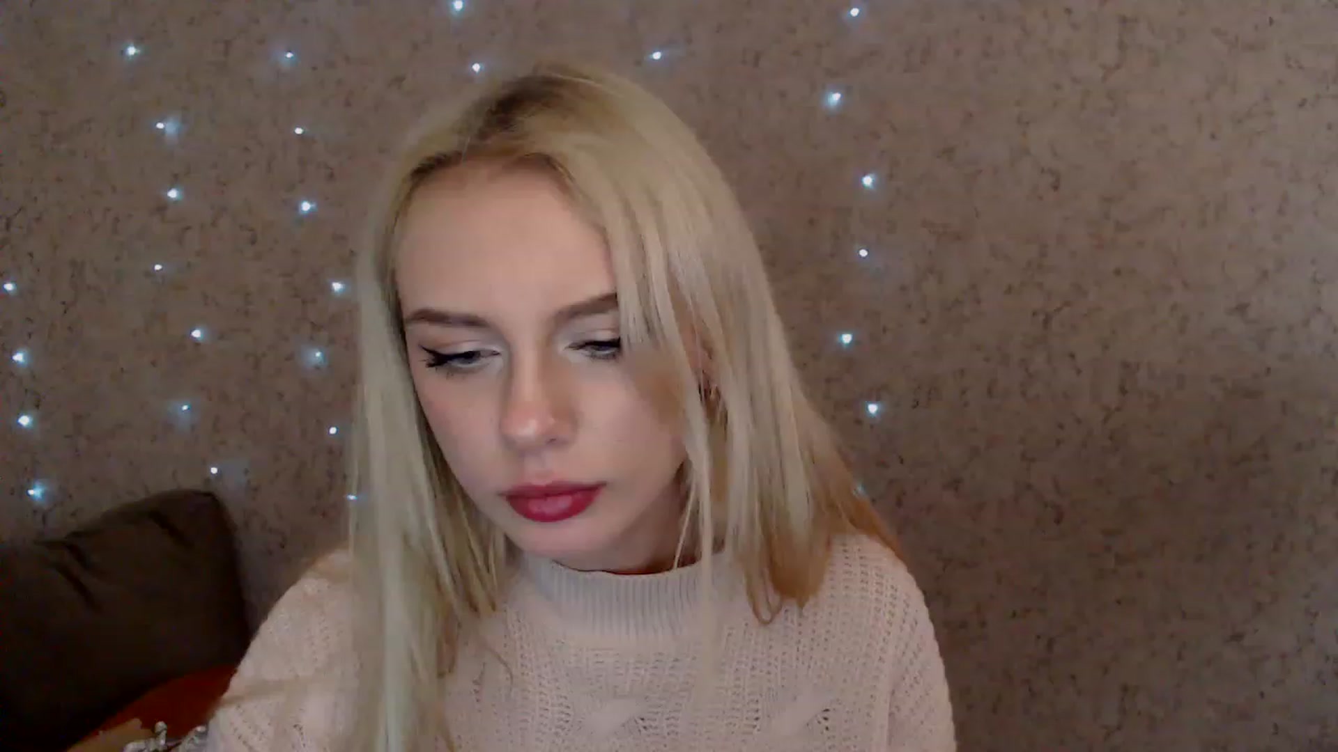 Gallery image thumbnail from Ririma_xo's myfreecams stream on, 12/29/2022, 11:11 image 6 of 20