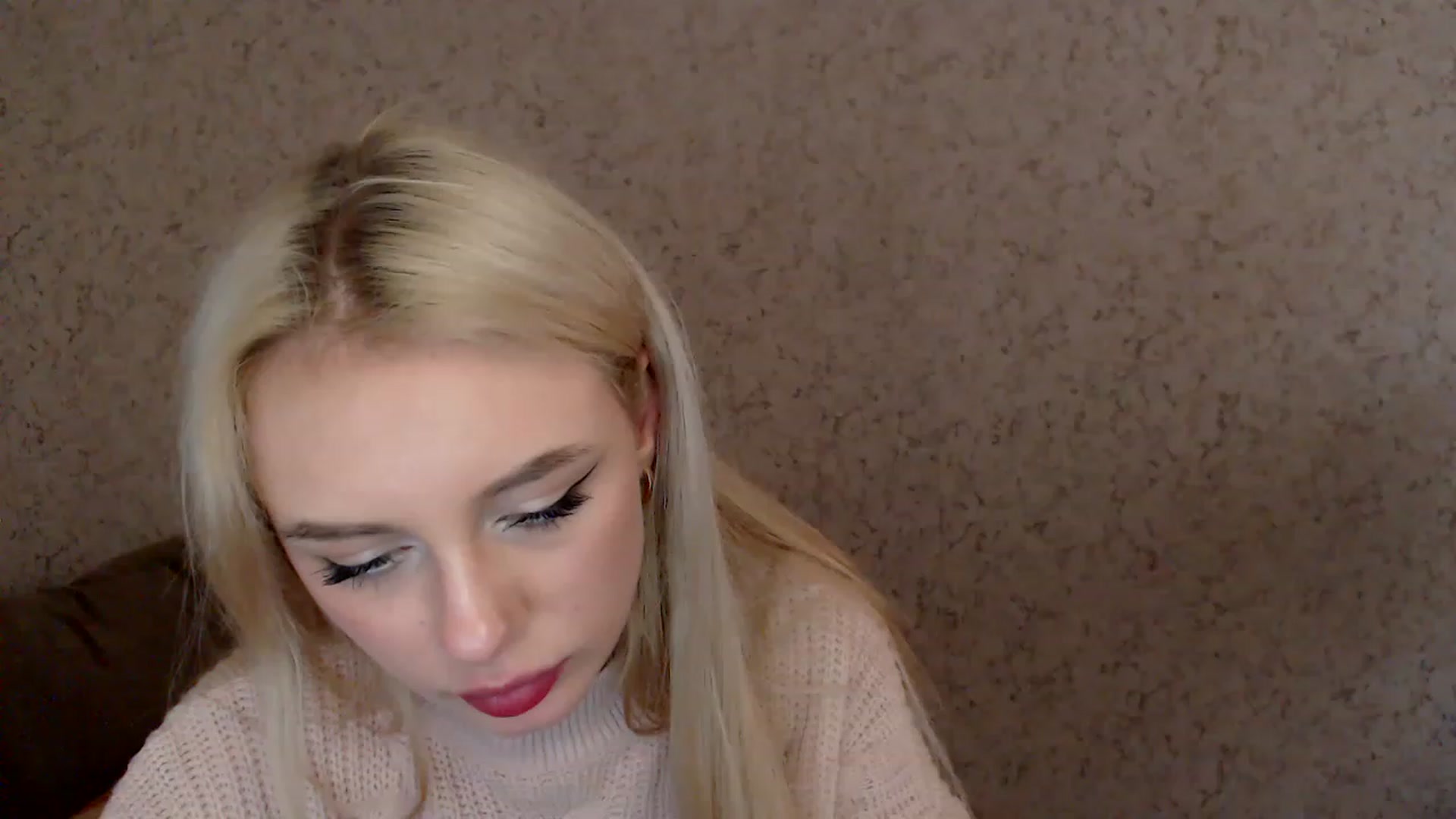 Gallery image thumbnail from Ririma_xo's myfreecams stream on, 12/29/2022, 11:11 image 13 of 20
