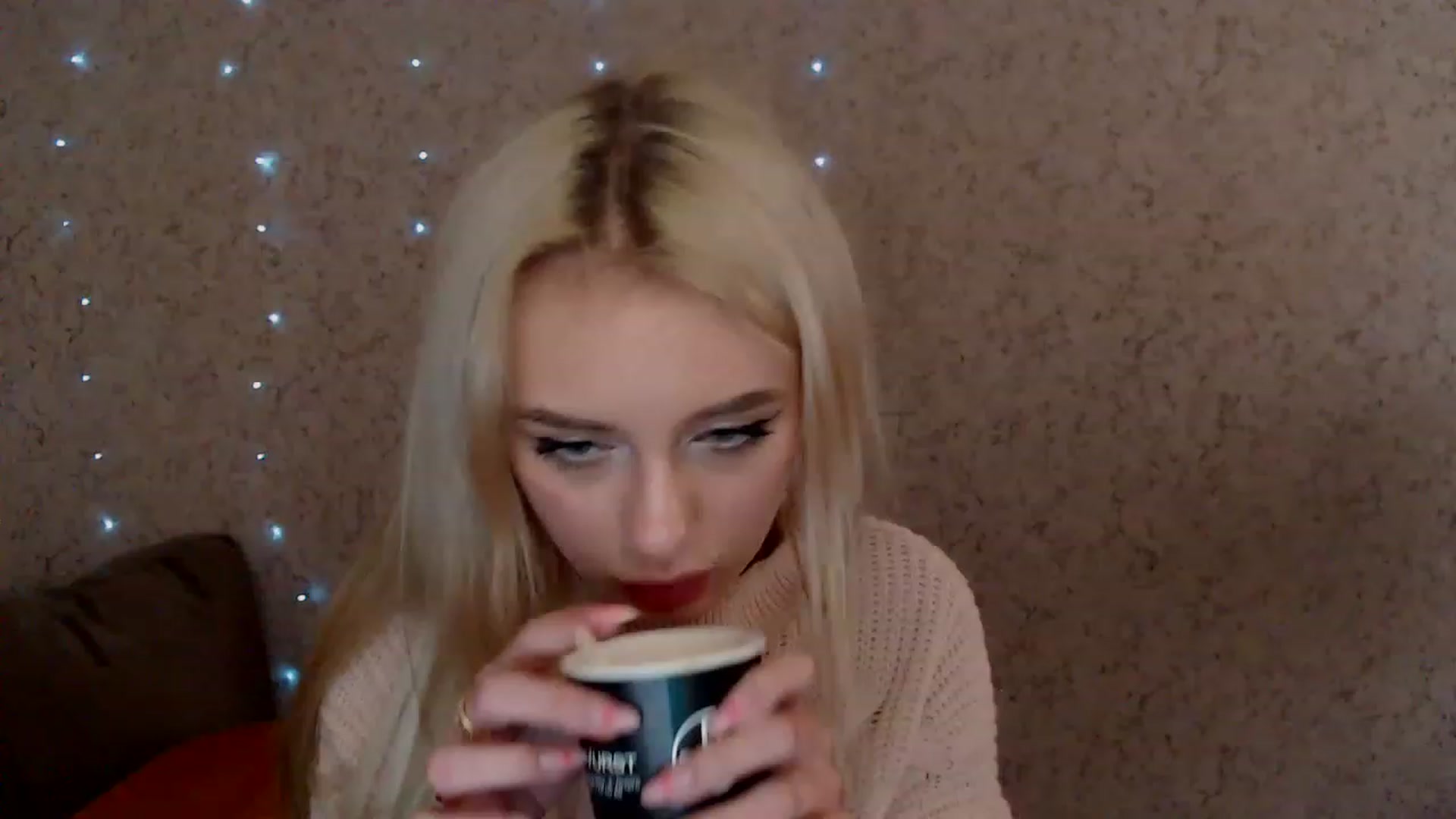 Gallery image thumbnail from Ririma_xo's myfreecams stream on, 12/29/2022, 11:11 image 1 of 20
