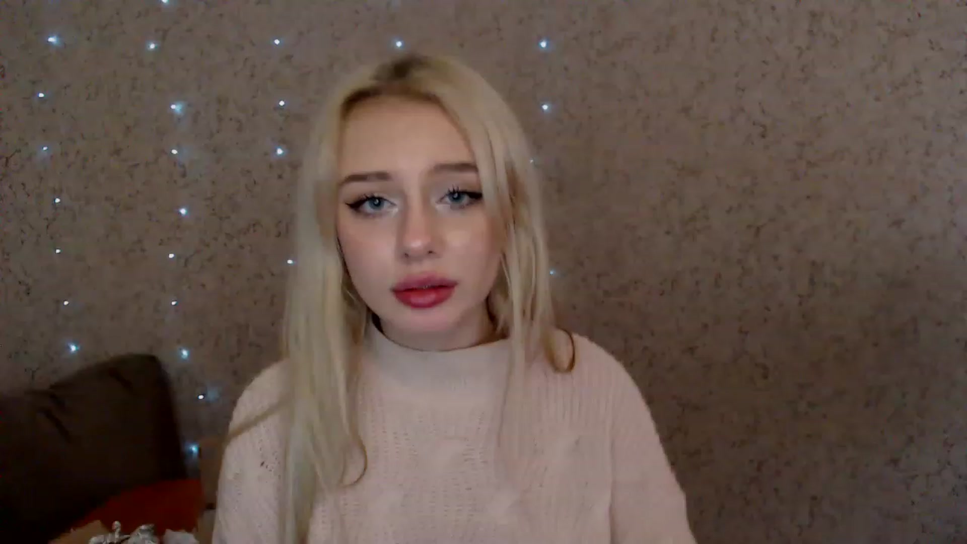 Gallery image thumbnail from Ririma_xo's myfreecams stream on, 12/29/2022, 11:11 image 17 of 20