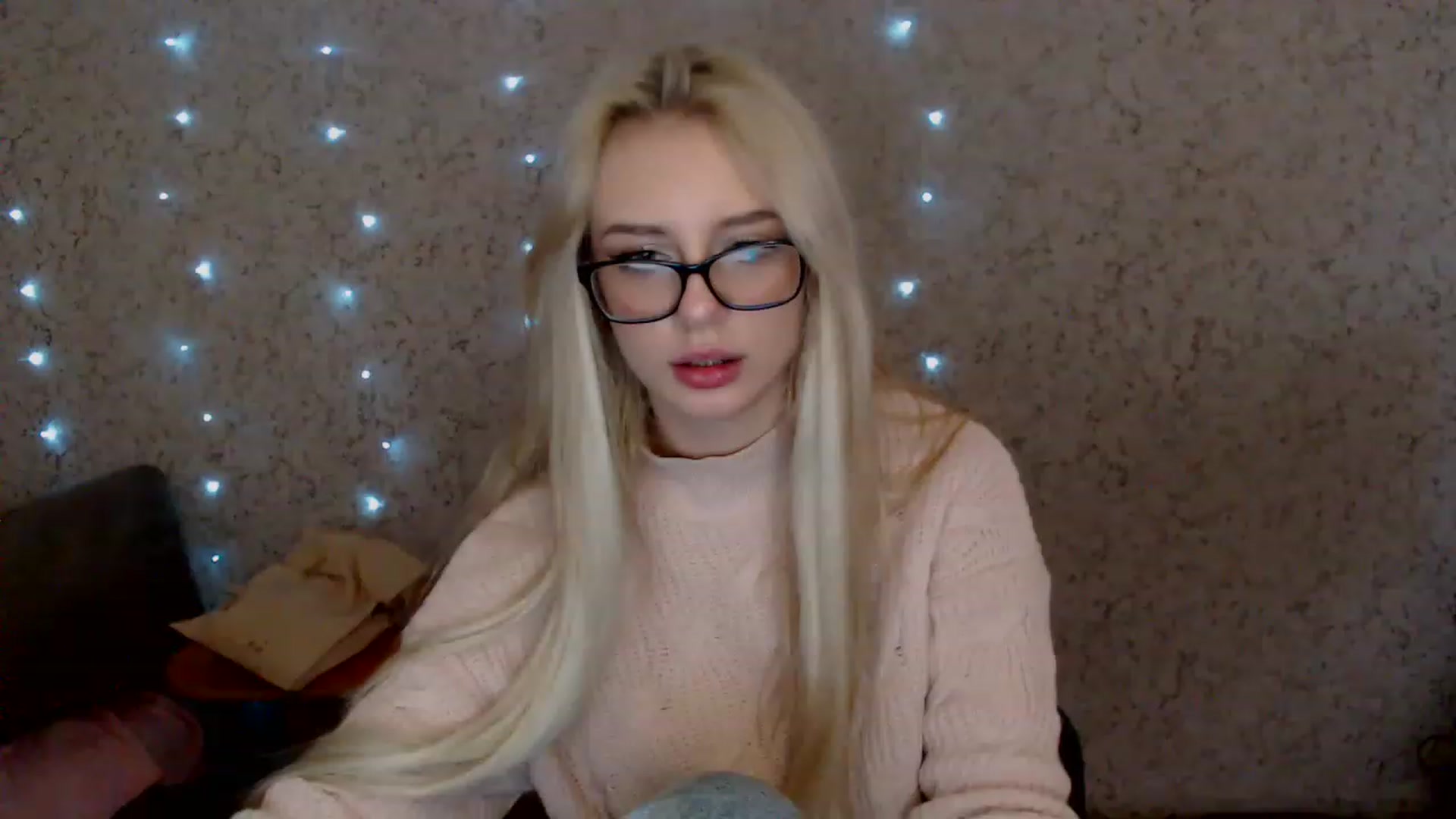 Gallery image thumbnail from Ririma_xo's myfreecams stream on, 12/29/2022, 12:51 image 17 of 20