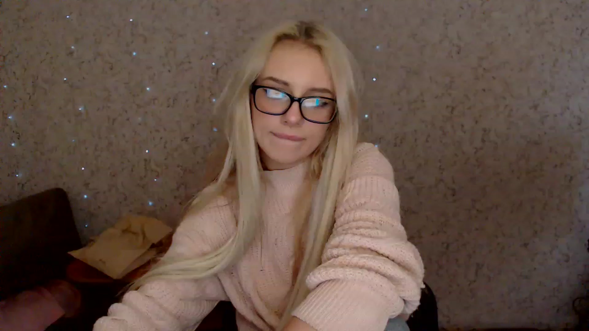 Gallery image thumbnail from Ririma_xo's myfreecams stream on, 12/29/2022, 12:51 image 15 of 20