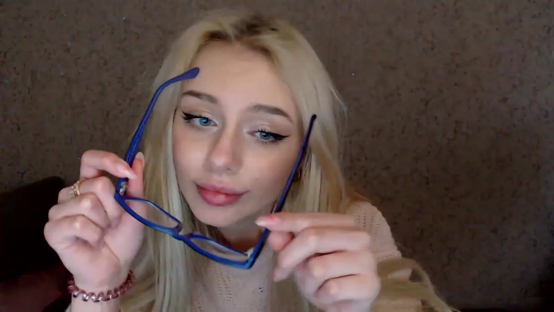 Gallery image thumbnail from Ririma_xo's myfreecams stream on, 12/29/2022, 12:51 image 18 of 20