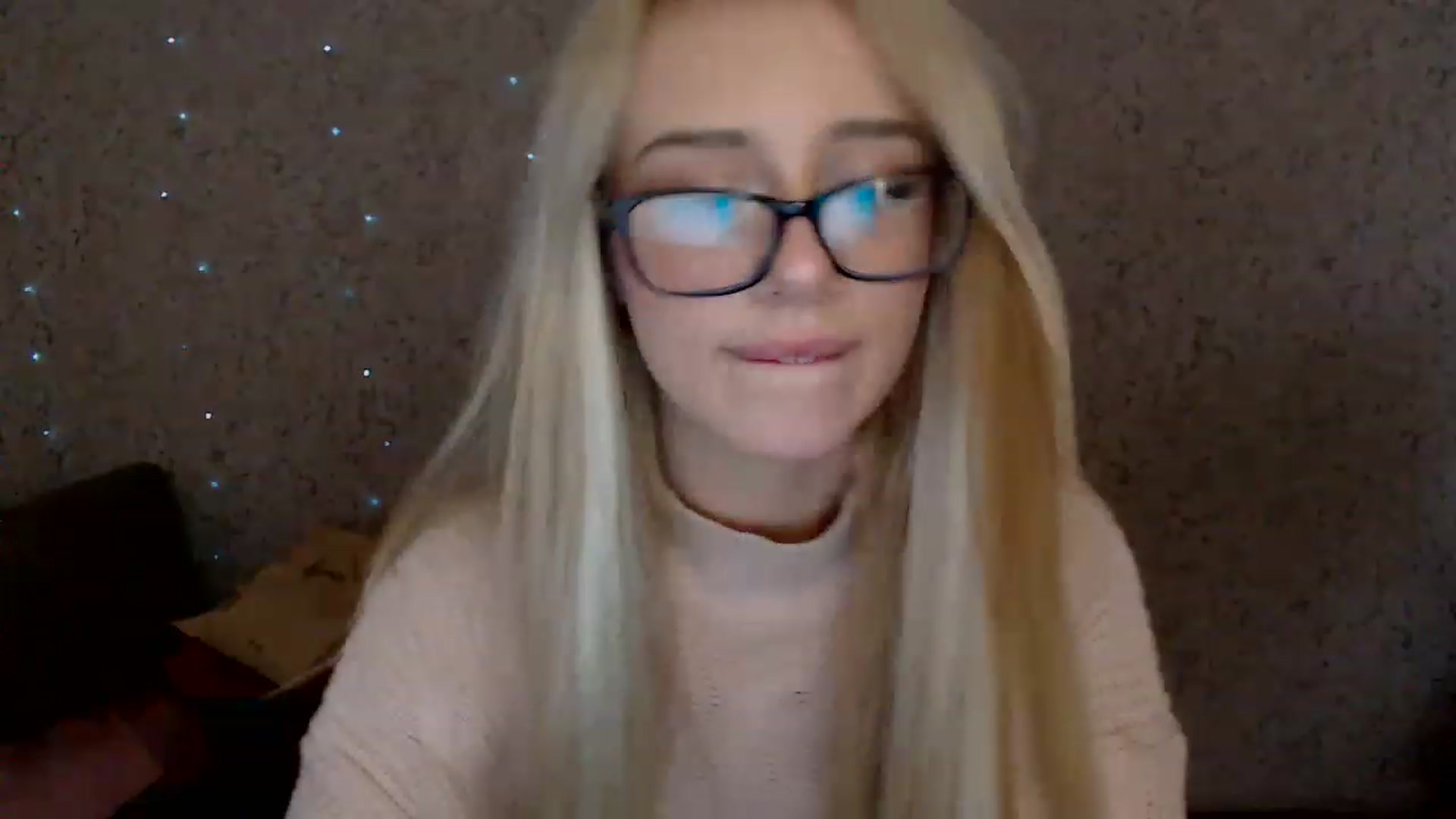 Gallery image thumbnail from Ririma_xo's myfreecams stream on, 12/29/2022, 12:51 image 19 of 20