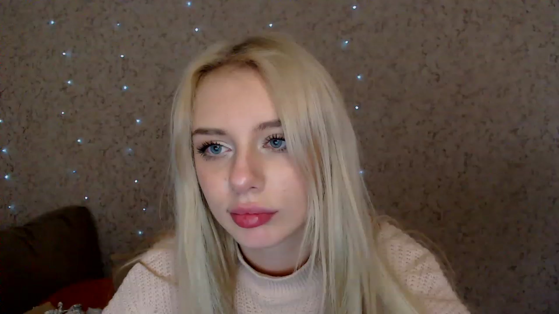 Gallery image thumbnail from Ririma_xo's myfreecams stream on, 12/29/2022, 12:51 image 6 of 20