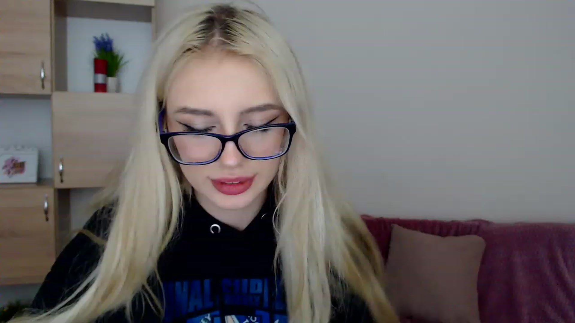 Gallery image thumbnail from Ririma_xo's myfreecams stream on, 12/30/2022, 09:36 image 9 of 20