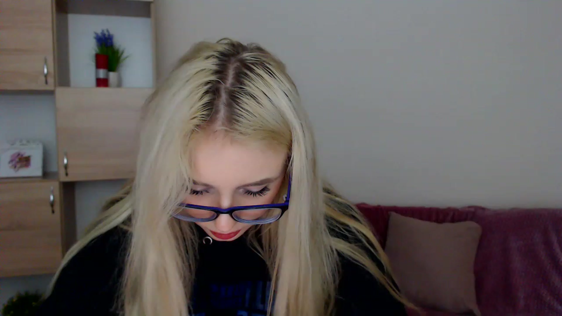 Gallery image thumbnail from Ririma_xo's myfreecams stream on, 12/30/2022, 09:36 image 3 of 20