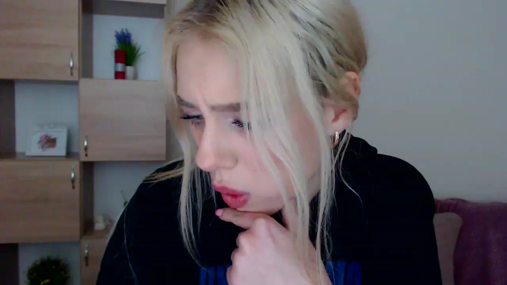 Gallery image thumbnail from Ririma_xo's myfreecams stream on, 12/30/2022, 09:36 image 19 of 20