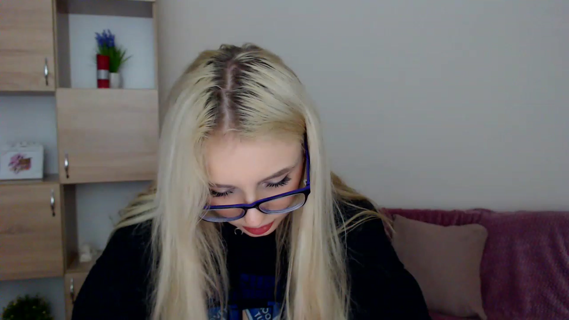 Gallery image thumbnail from Ririma_xo's myfreecams stream on, 12/30/2022, 09:36 image 1 of 20