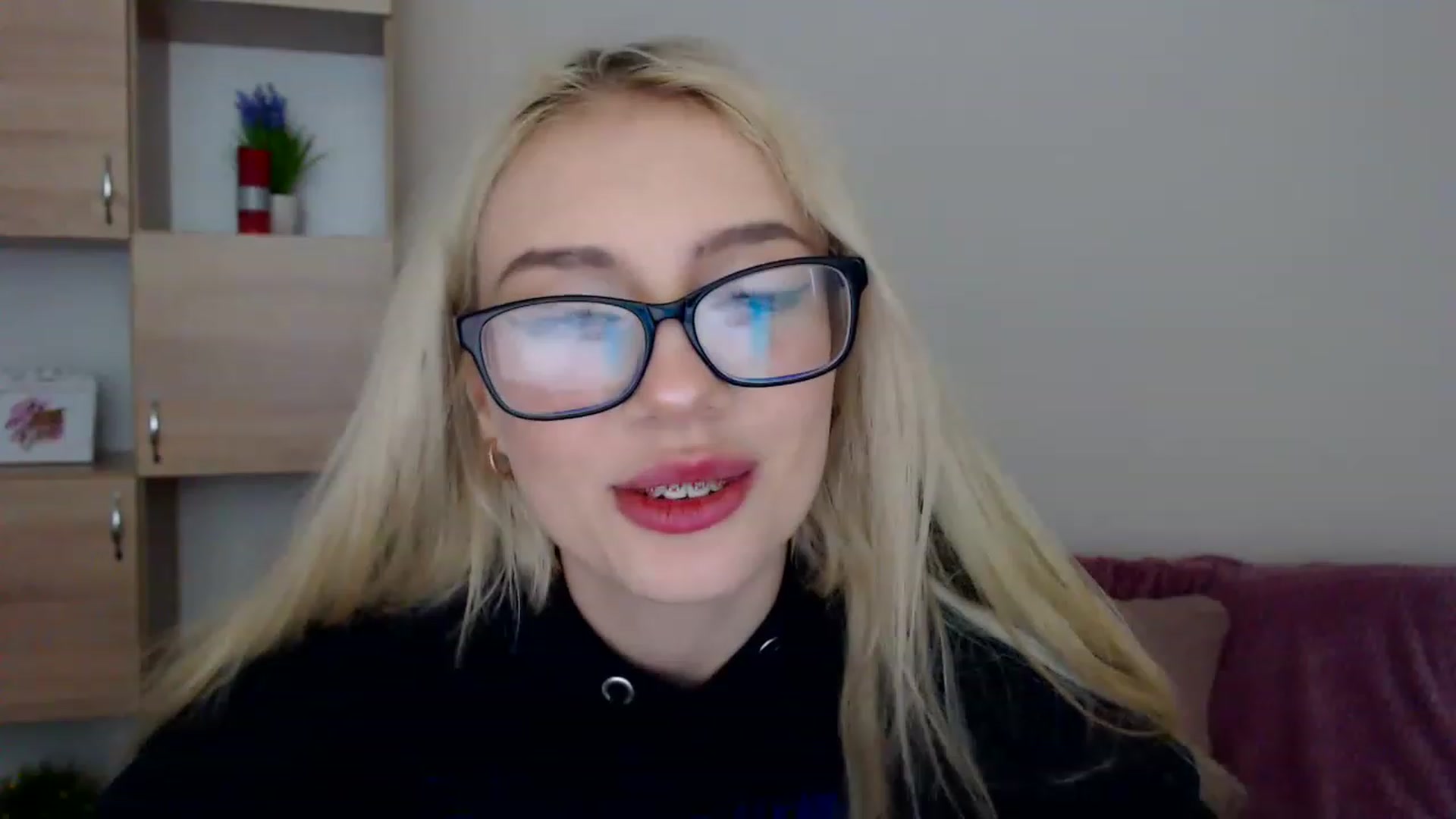 Gallery image thumbnail from Ririma_xo's myfreecams stream on, 12/30/2022, 09:36 image 8 of 20