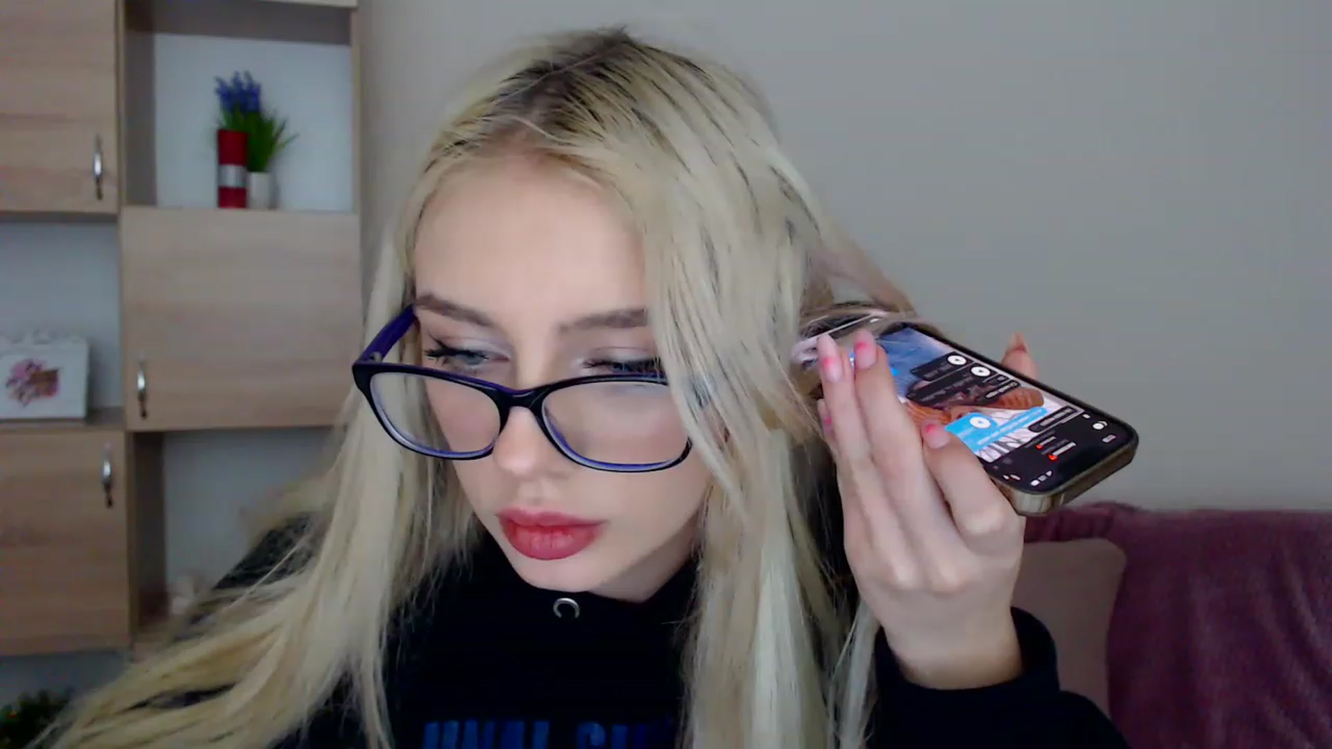 Gallery image thumbnail from Ririma_xo's myfreecams stream on, 12/30/2022, 09:36 image 12 of 20