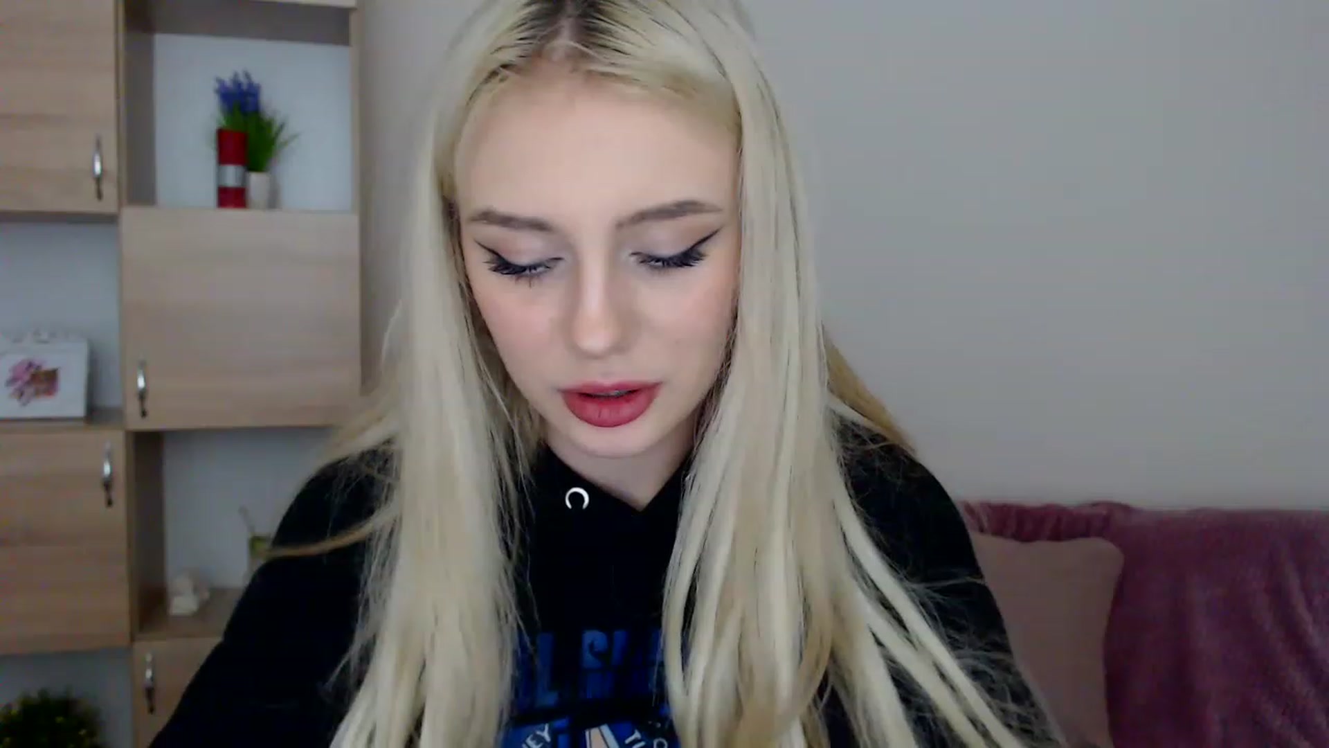 Gallery image thumbnail from Ririma_xo's myfreecams stream on, 12/30/2022, 09:36 image 14 of 20