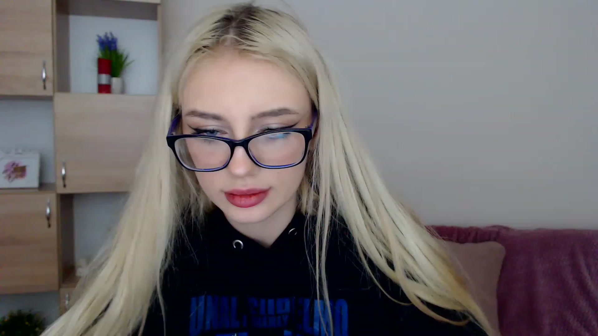 Gallery image thumbnail from Ririma_xo's myfreecams stream on, 12/30/2022, 09:36 image 13 of 20