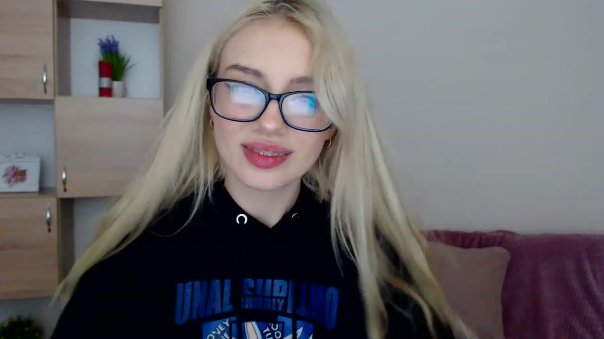 Gallery image thumbnail from Ririma_xo's myfreecams stream on, 12/30/2022, 09:36 image 7 of 20