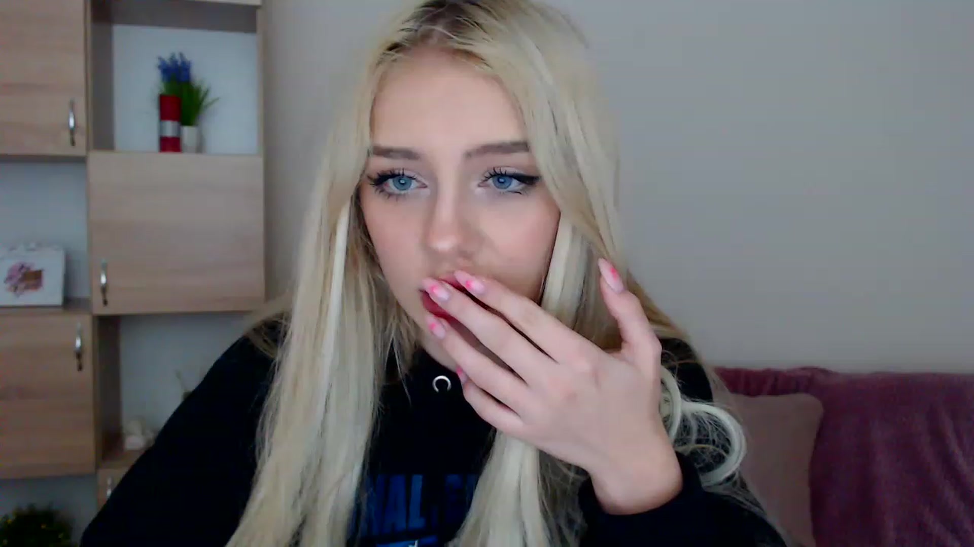 Gallery image thumbnail from Ririma_xo's myfreecams stream on, 12/30/2022, 09:36 image 15 of 20