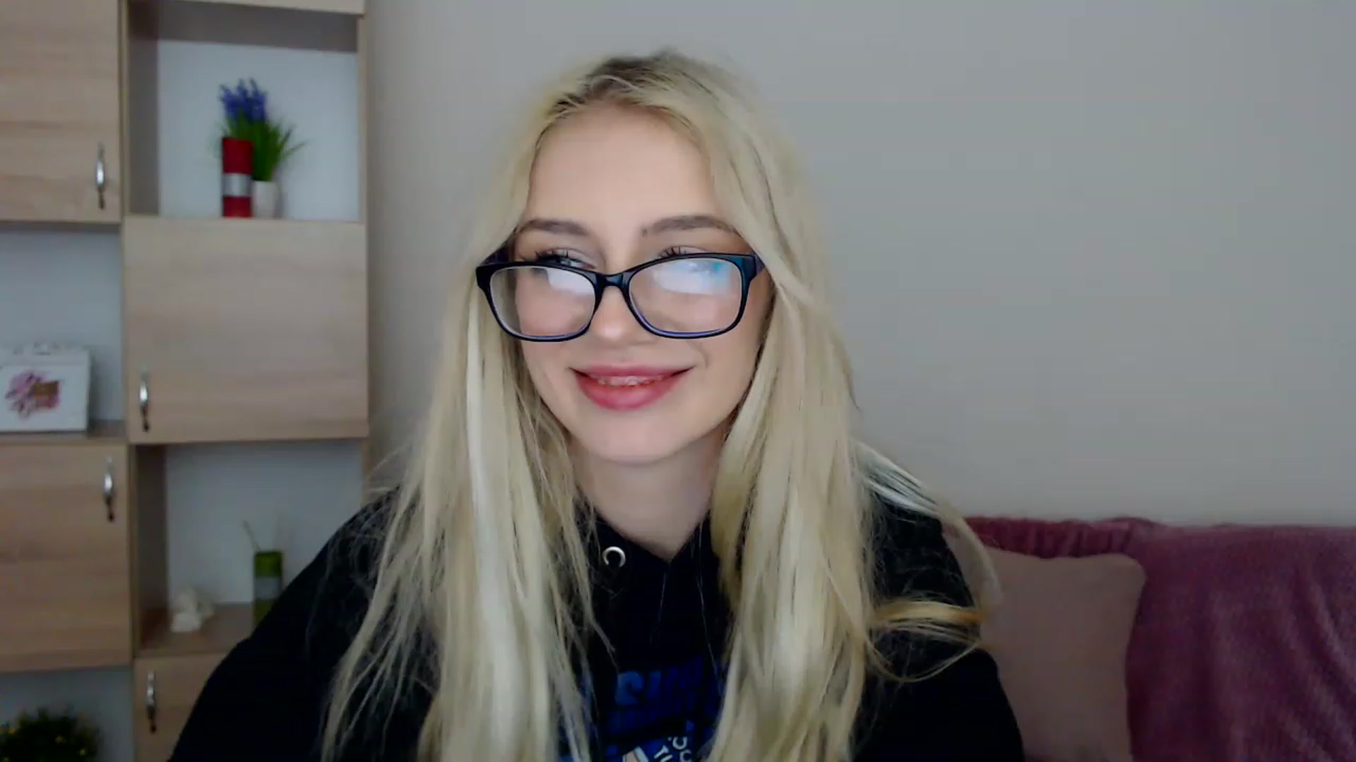 Gallery image thumbnail from Ririma_xo's myfreecams stream on, 12/30/2022, 09:36 image 6 of 20