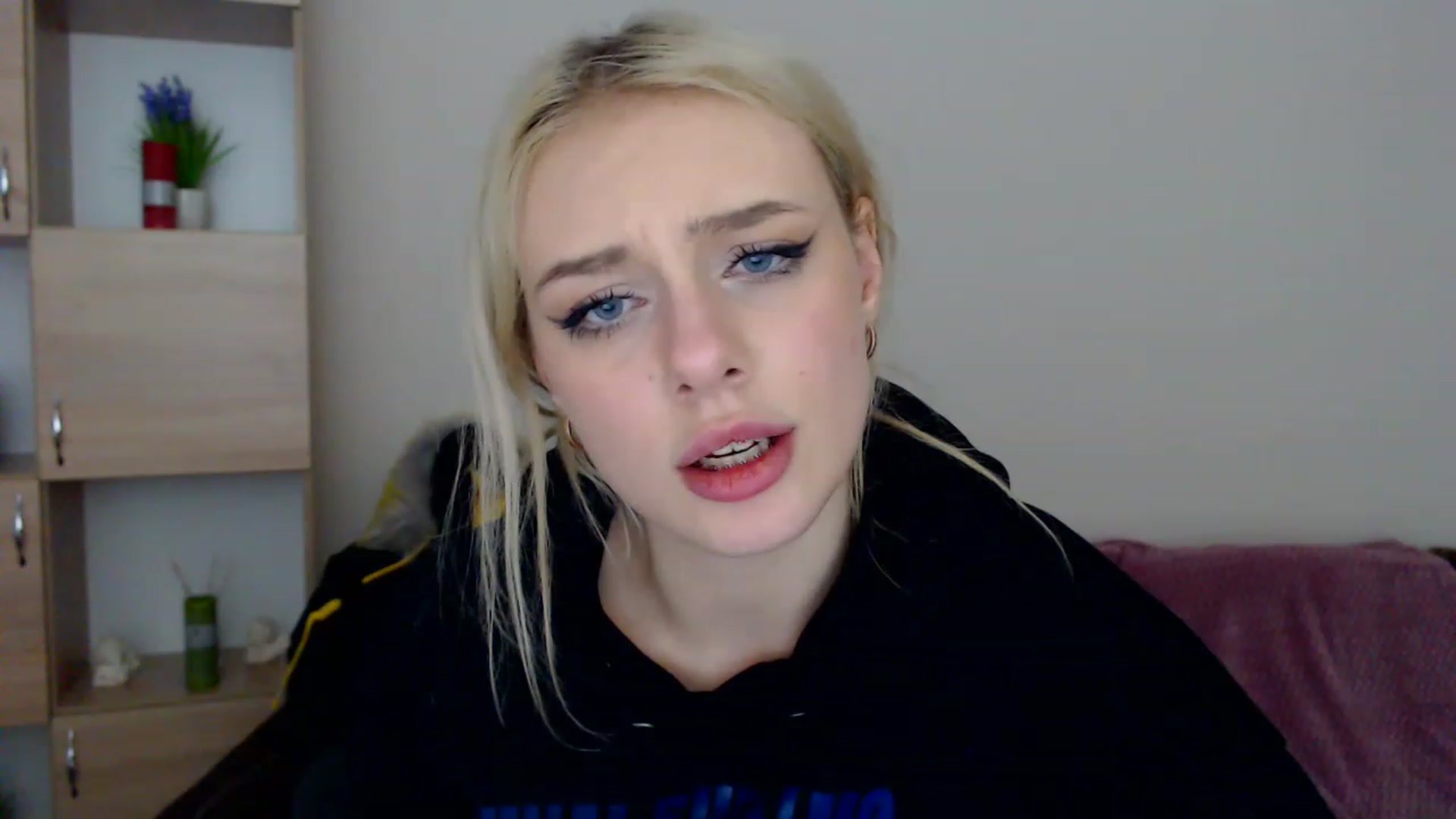 Gallery image thumbnail from Ririma_xo's myfreecams stream on, 12/30/2022, 13:06 image 6 of 20