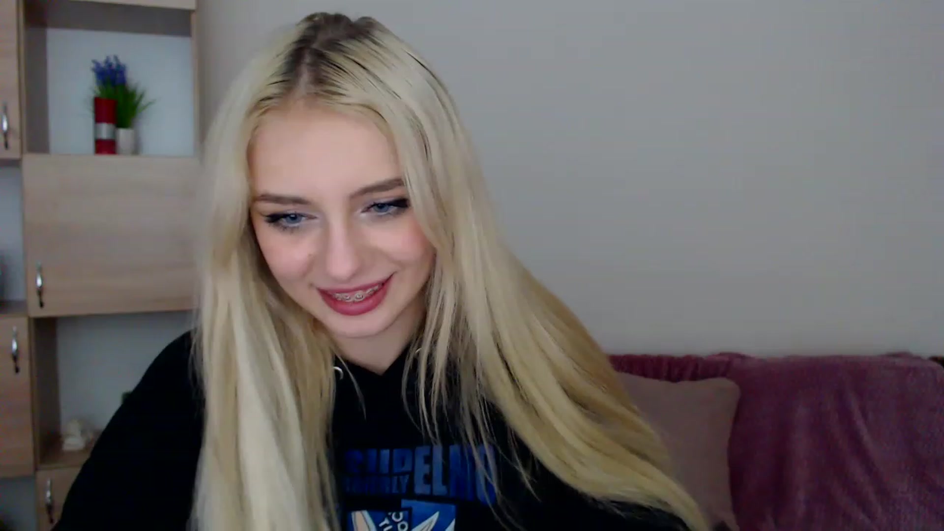 Gallery image thumbnail from Ririma_xo's myfreecams stream on, 12/30/2022, 13:06 image 18 of 20