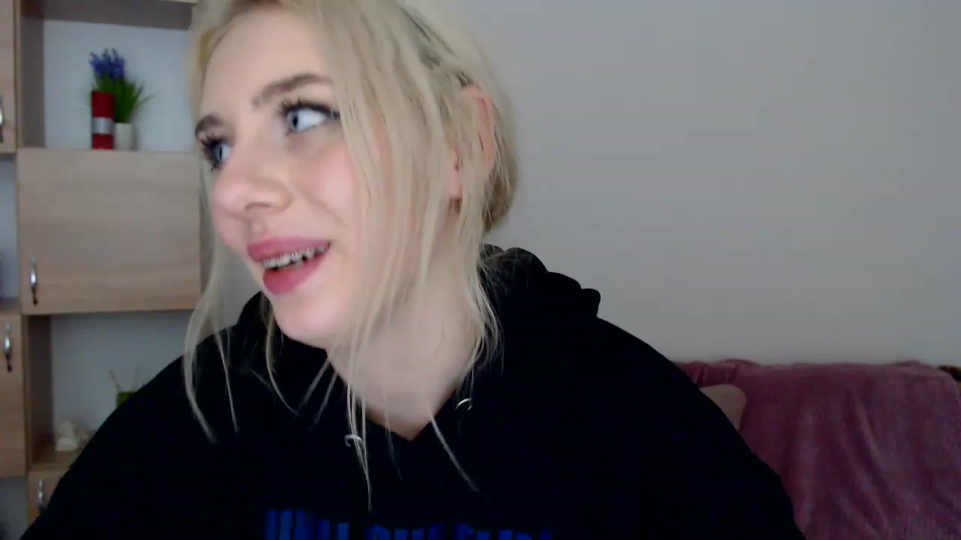 Gallery image thumbnail from Ririma_xo's myfreecams stream on, 12/30/2022, 13:06 image 2 of 20
