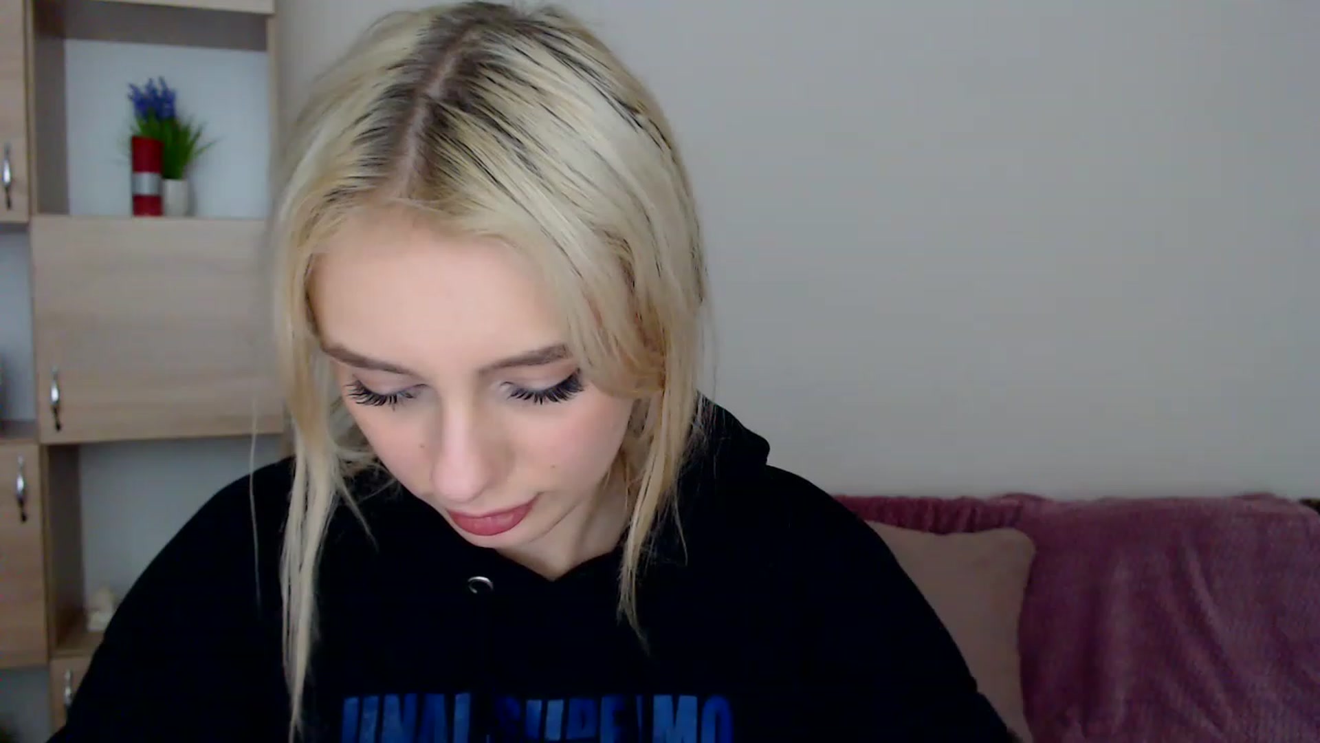 Gallery image thumbnail from Ririma_xo's myfreecams stream on, 12/30/2022, 13:06 image 15 of 20