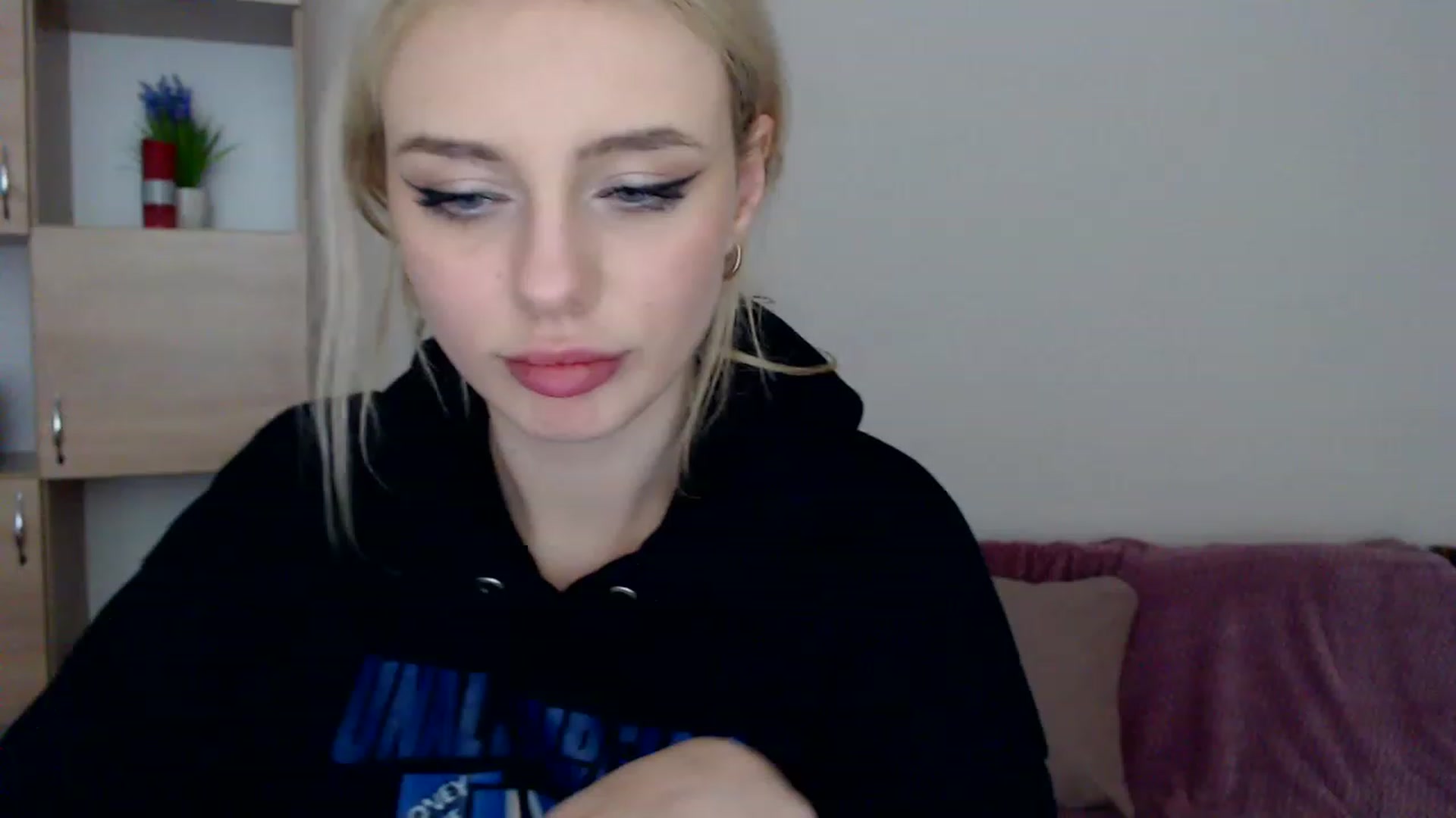 Gallery image thumbnail from Ririma_xo's myfreecams stream on, 12/30/2022, 13:06 image 5 of 20