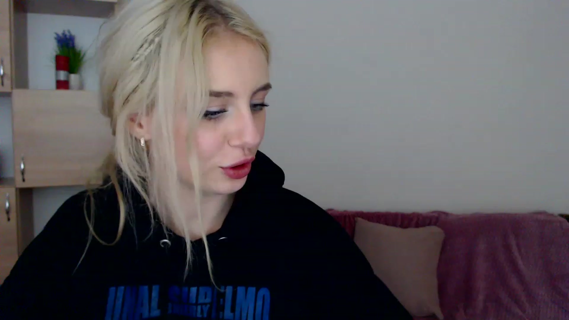 Gallery image thumbnail from Ririma_xo's myfreecams stream on, 12/30/2022, 13:06 image 7 of 20