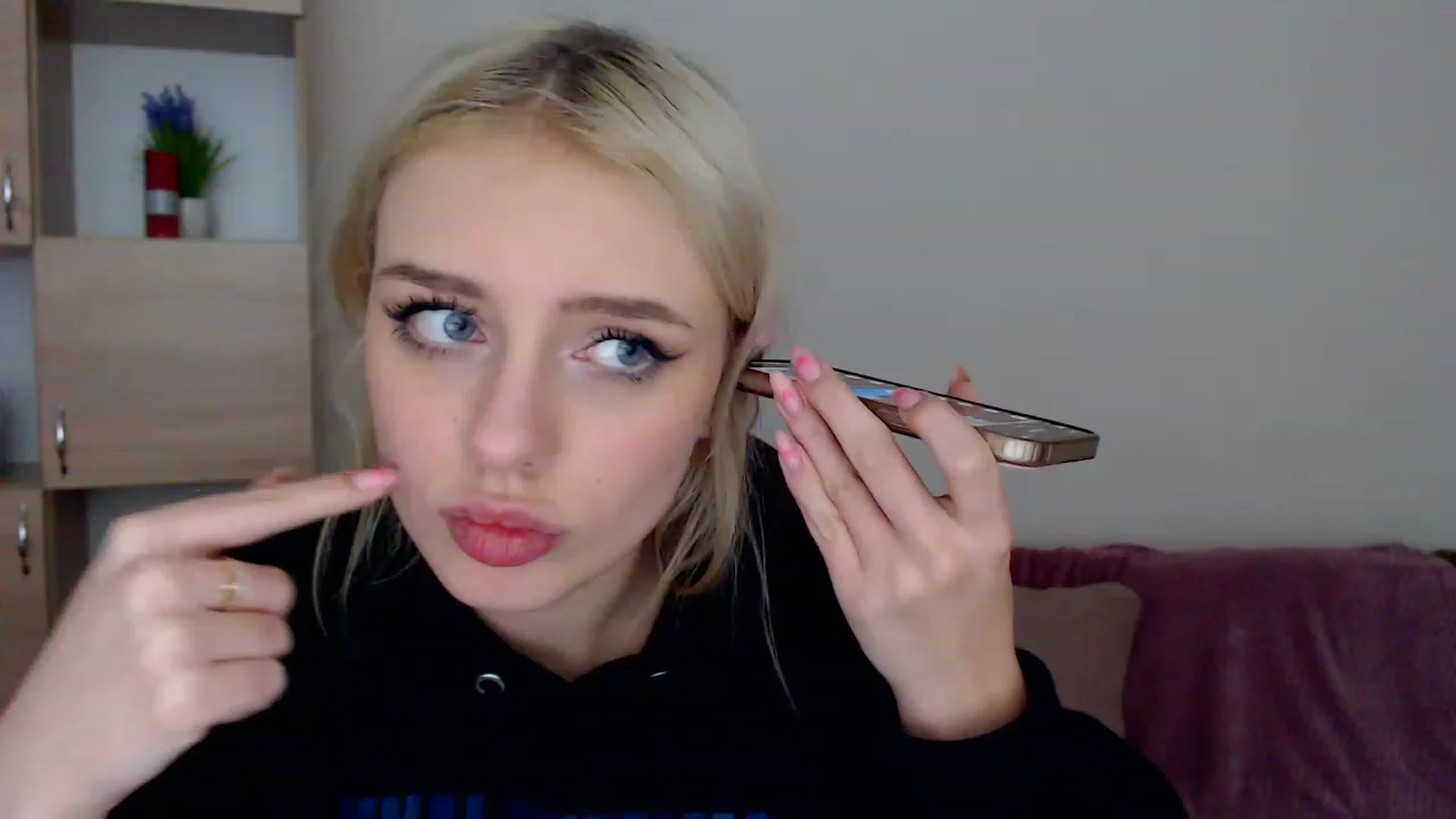 Gallery image thumbnail from Ririma_xo's myfreecams stream on, 12/30/2022, 13:06 image 14 of 20