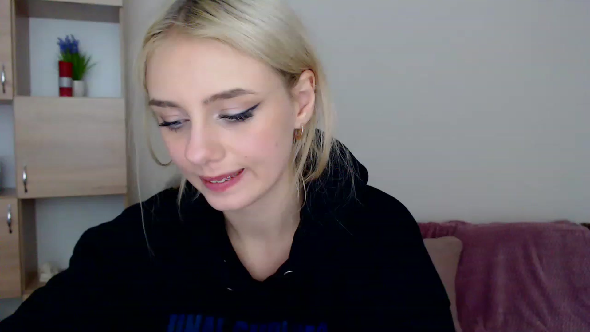 Gallery image thumbnail from Ririma_xo's myfreecams stream on, 12/30/2022, 13:06 image 12 of 20