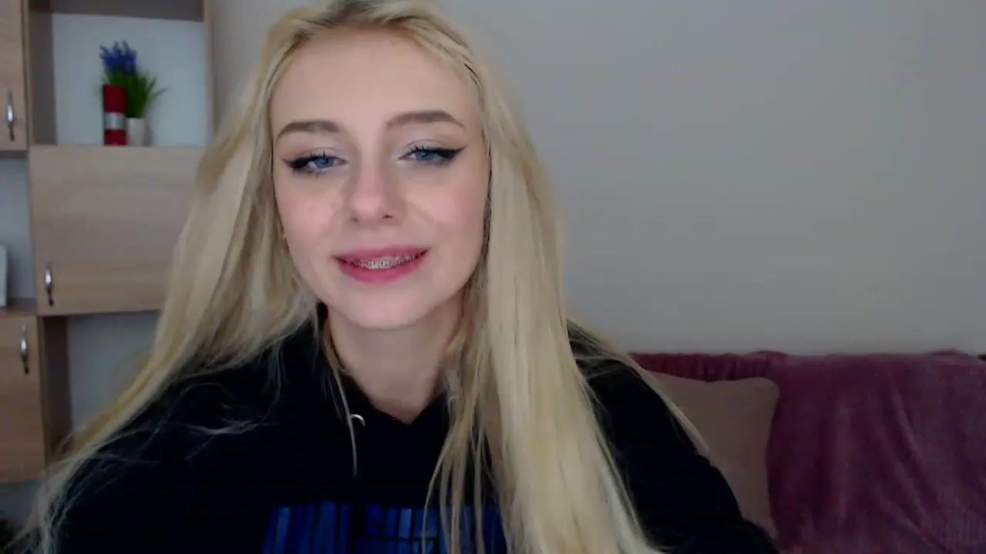 Gallery image thumbnail from Ririma_xo's myfreecams stream on, 12/30/2022, 13:06 image 19 of 20