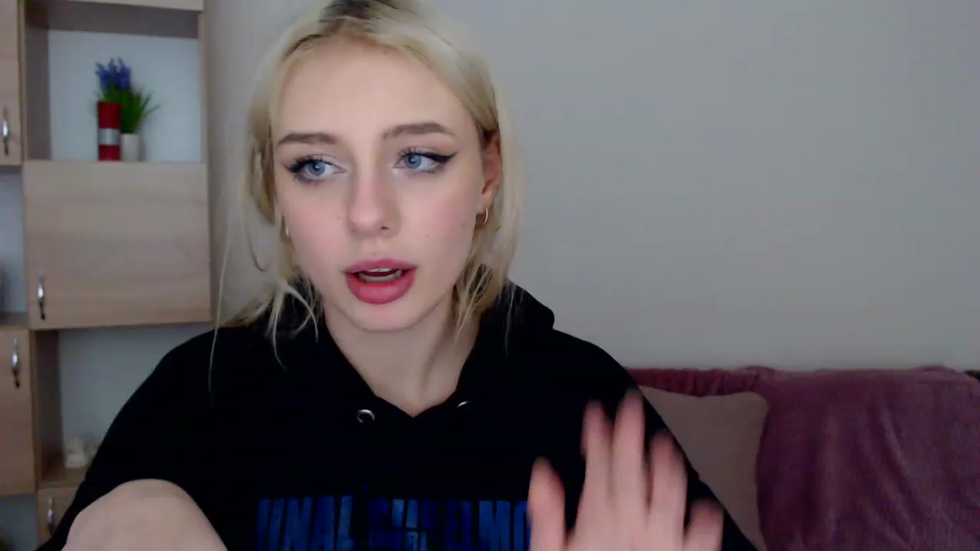 Gallery image thumbnail from Ririma_xo's myfreecams stream on, 12/30/2022, 13:06 image 13 of 20
