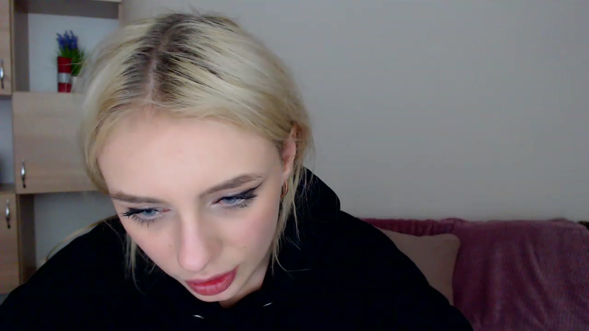 Gallery image thumbnail from Ririma_xo's myfreecams stream on, 12/30/2022, 13:06 image 10 of 20