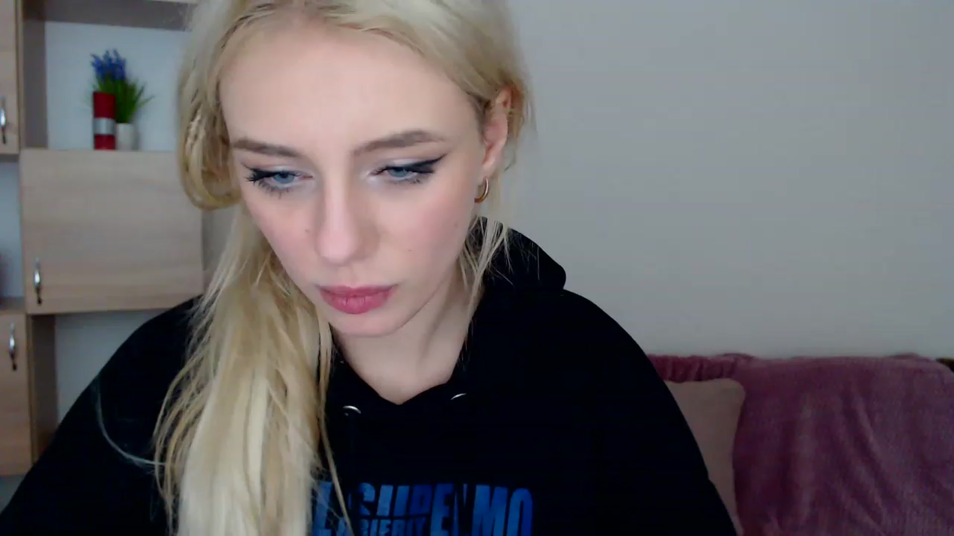 Gallery image thumbnail from Ririma_xo's myfreecams stream on, 12/30/2022, 13:06 image 9 of 20
