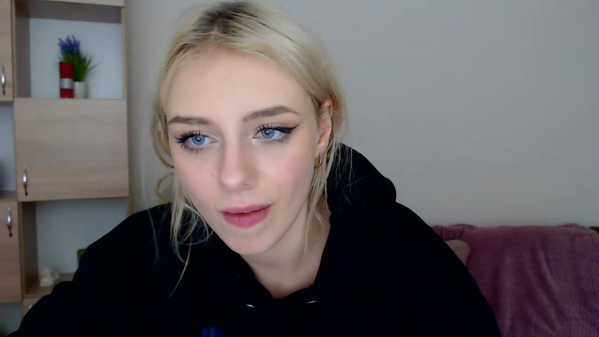 Gallery image thumbnail from Ririma_xo's myfreecams stream on, 12/30/2022, 13:06 image 11 of 20