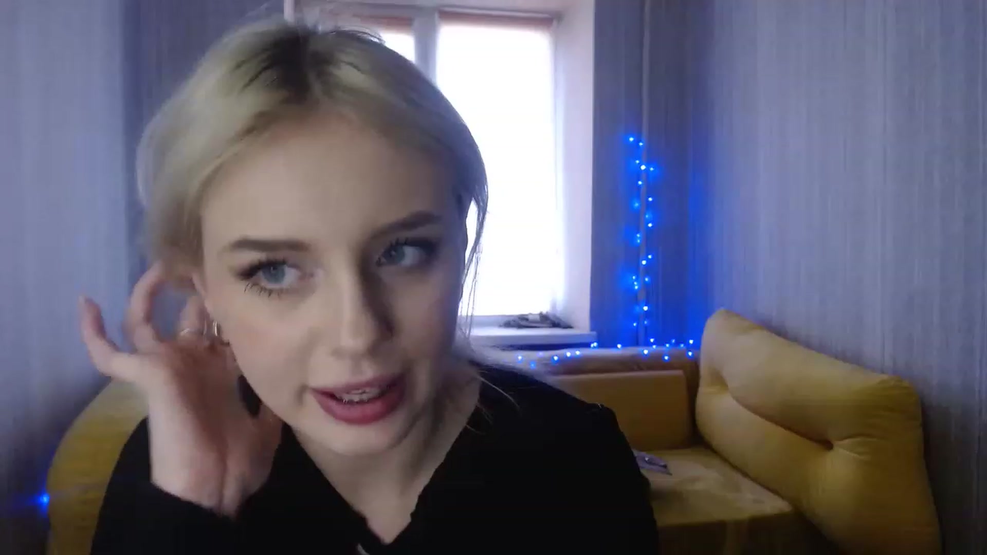 Gallery image thumbnail from Ririma_xo's myfreecams stream on, 01/04/2023, 11:54 image 12 of 20