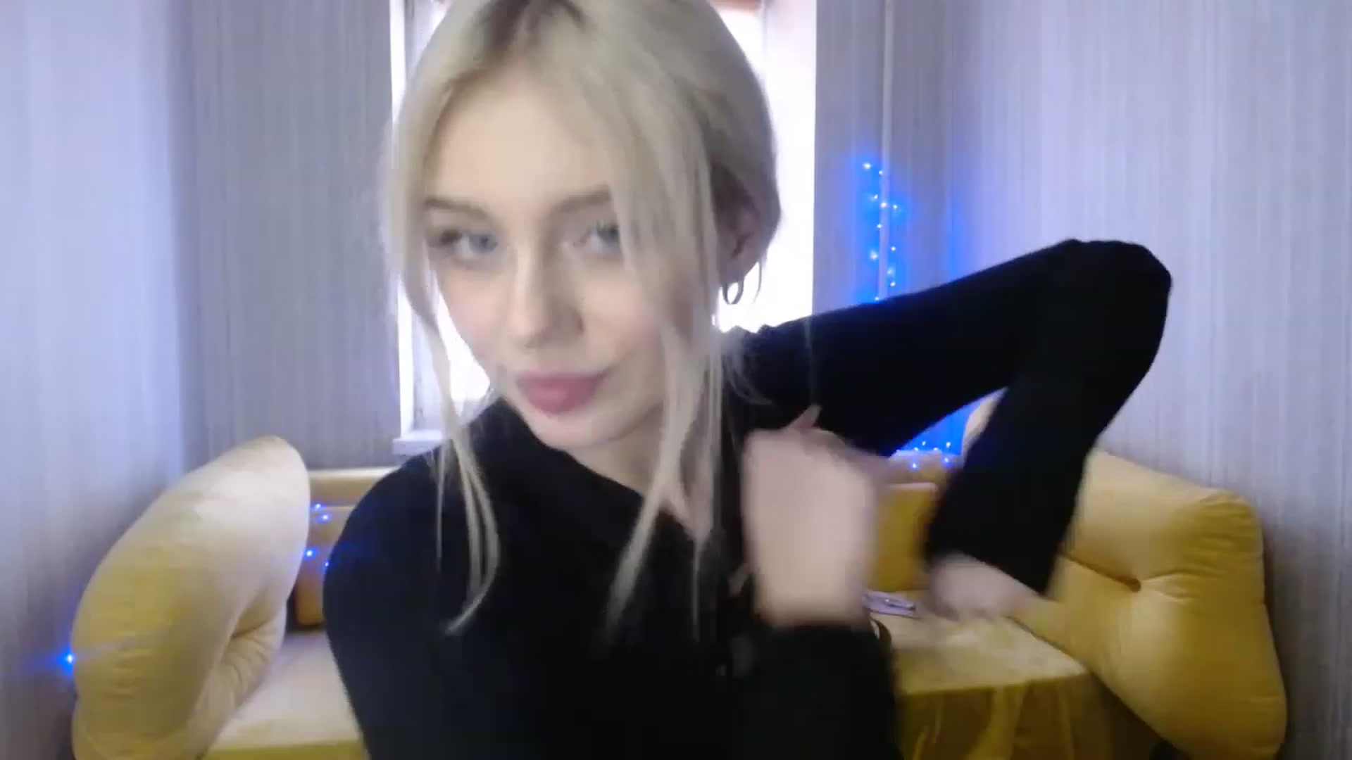 Gallery image thumbnail from Ririma_xo's myfreecams stream on, 01/04/2023, 11:54 image 9 of 20