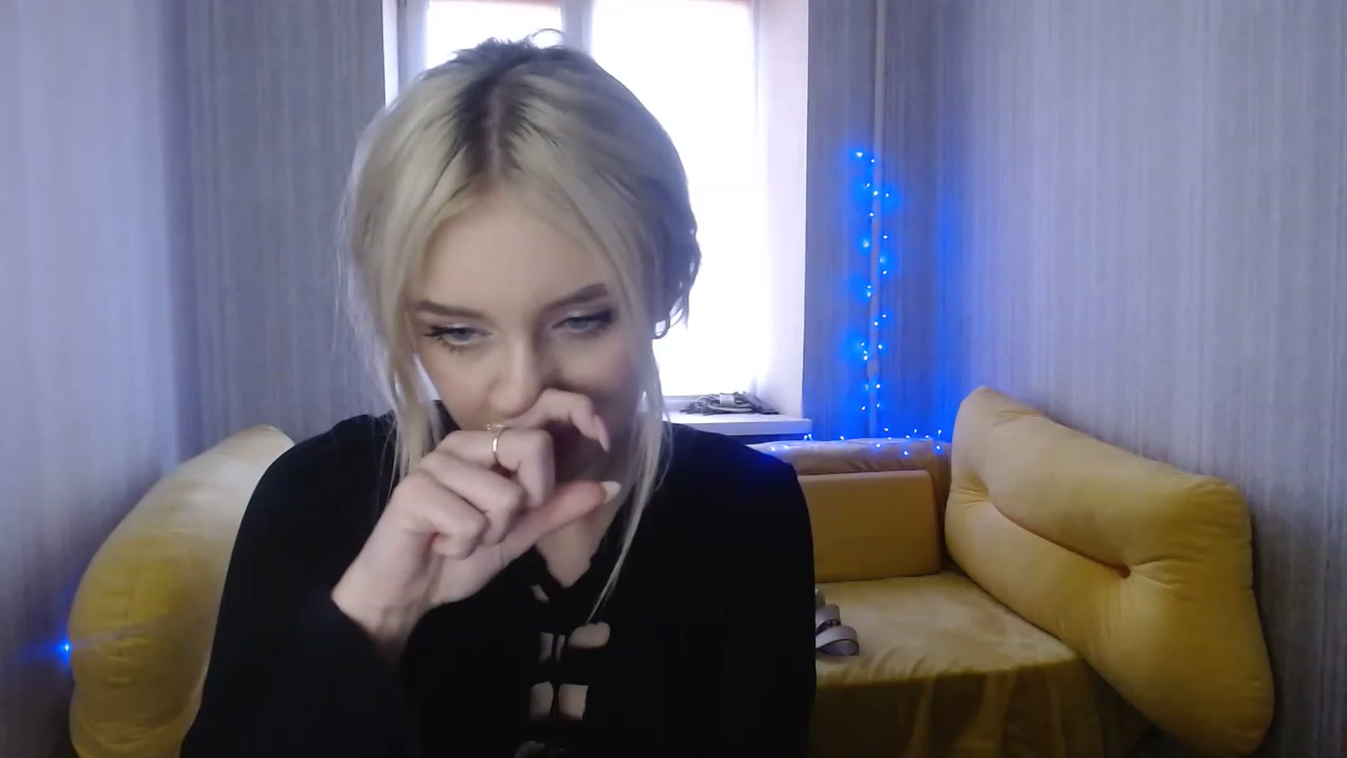 Gallery image thumbnail from Ririma_xo's myfreecams stream on, 01/04/2023, 11:54 image 3 of 20