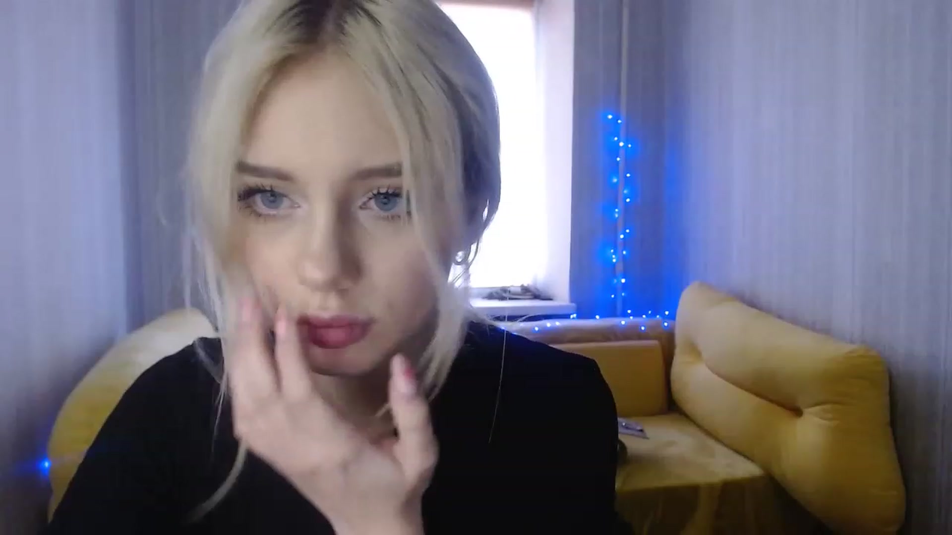 Gallery image thumbnail from Ririma_xo's myfreecams stream on, 01/04/2023, 11:54 image 10 of 20