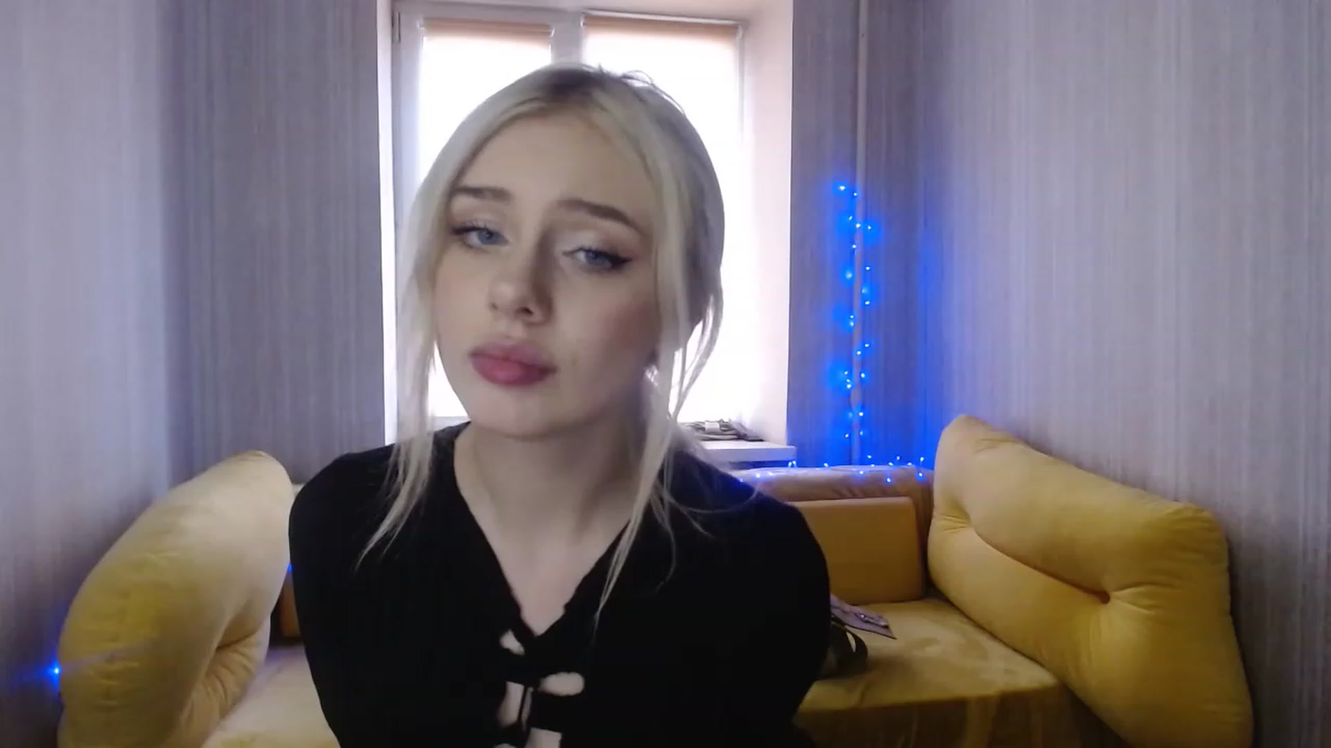Gallery image thumbnail from Ririma_xo's myfreecams stream on, 01/04/2023, 11:54 image 17 of 20
