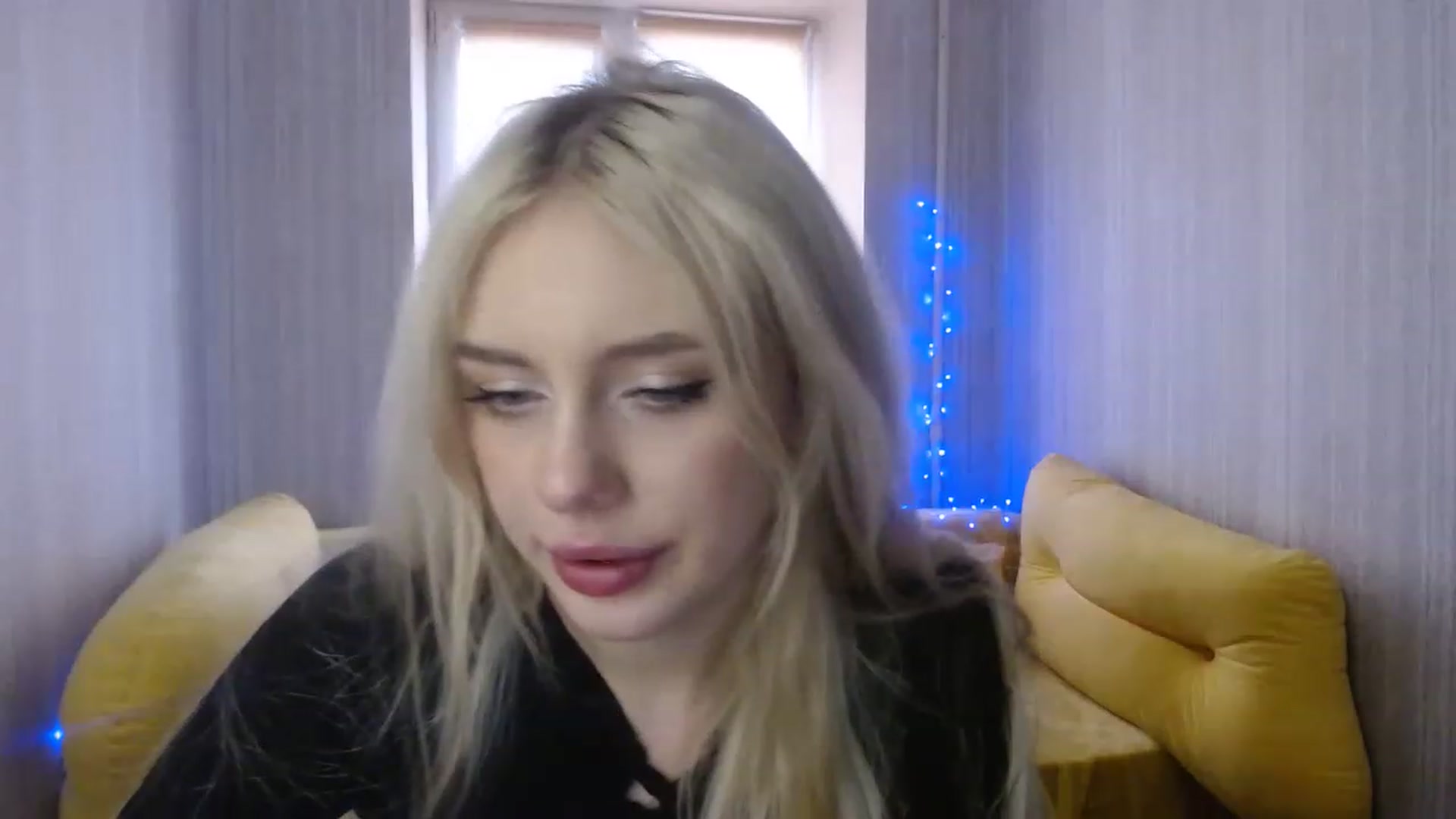Gallery image thumbnail from Ririma_xo's myfreecams stream on, 01/04/2023, 11:54 image 18 of 20