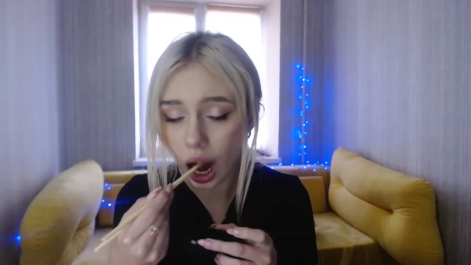 Gallery image thumbnail from Ririma_xo's myfreecams stream on, 01/04/2023, 11:54 image 14 of 20