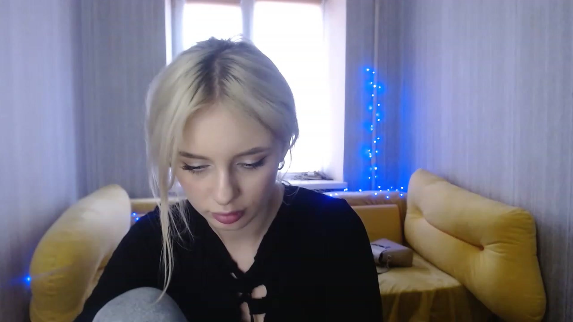 Gallery image thumbnail from Ririma_xo's myfreecams stream on, 01/04/2023, 11:54 image 7 of 20
