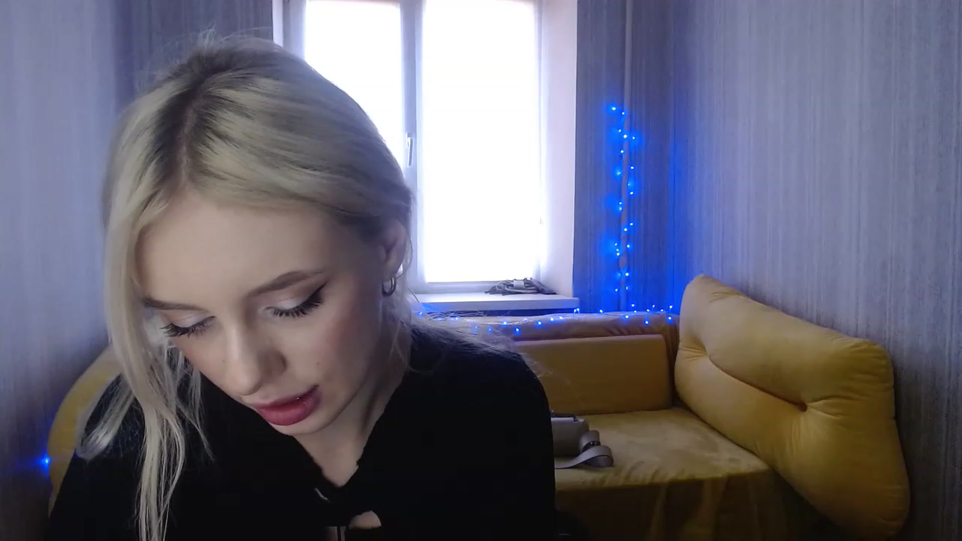 Gallery image thumbnail from Ririma_xo's myfreecams stream on, 01/04/2023, 11:54 image 4 of 20