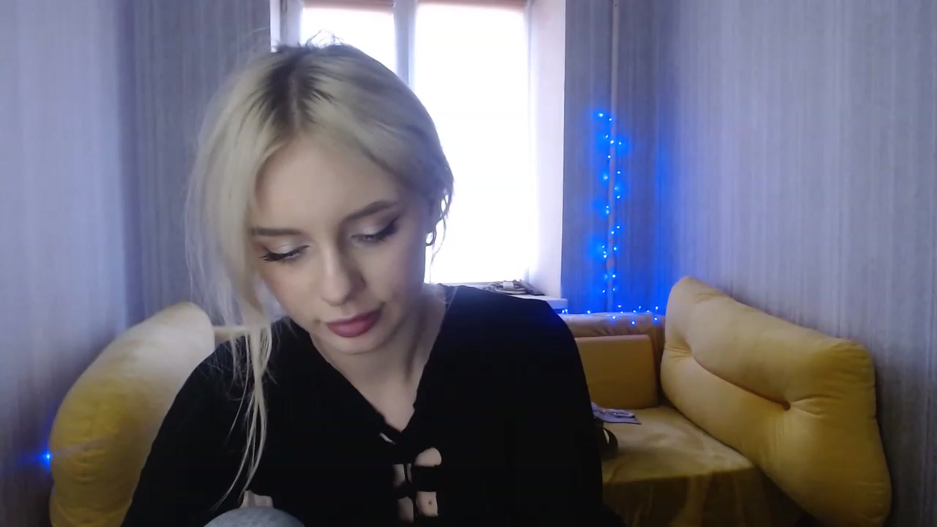 Gallery image thumbnail from Ririma_xo's myfreecams stream on, 01/04/2023, 11:54 image 8 of 20