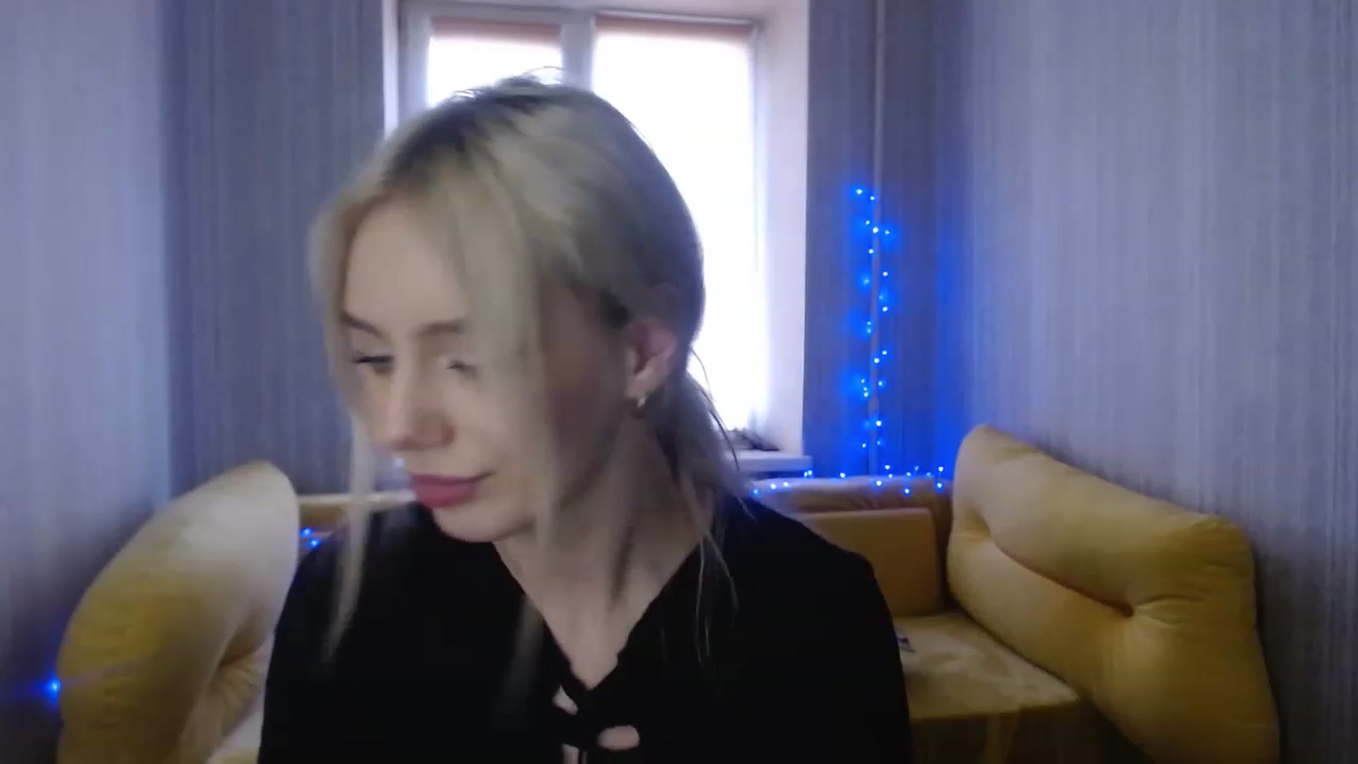 Gallery image thumbnail from Ririma_xo's myfreecams stream on, 01/04/2023, 11:54 image 13 of 20