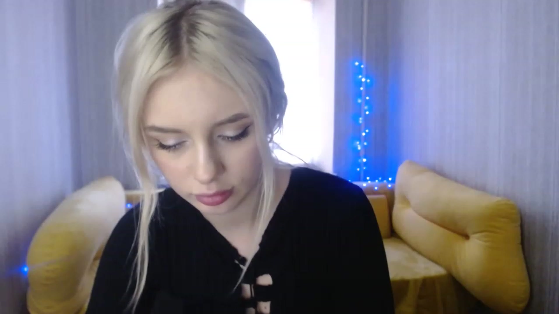 Gallery image thumbnail from Ririma_xo's myfreecams stream on, 01/04/2023, 11:54 image 2 of 20